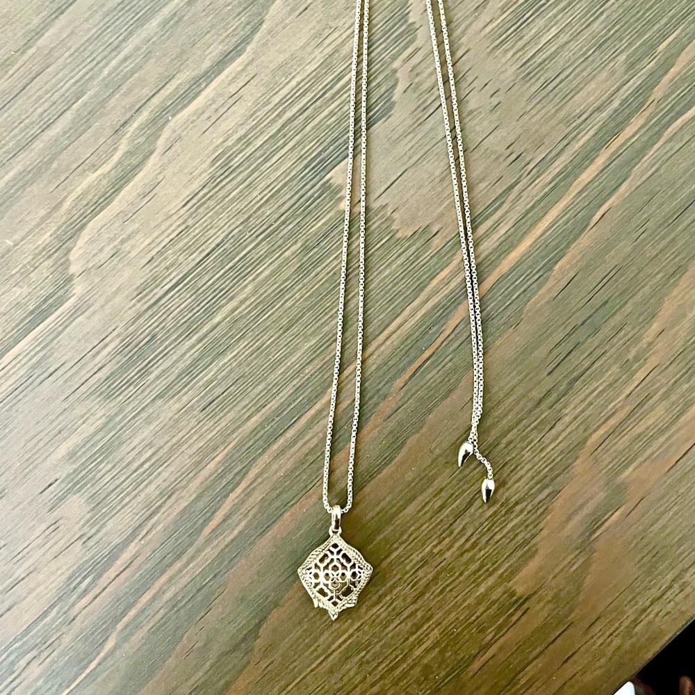 Kendra Scott Kacey Gold Long Pendant
Necklace in Gold Filigree Mix